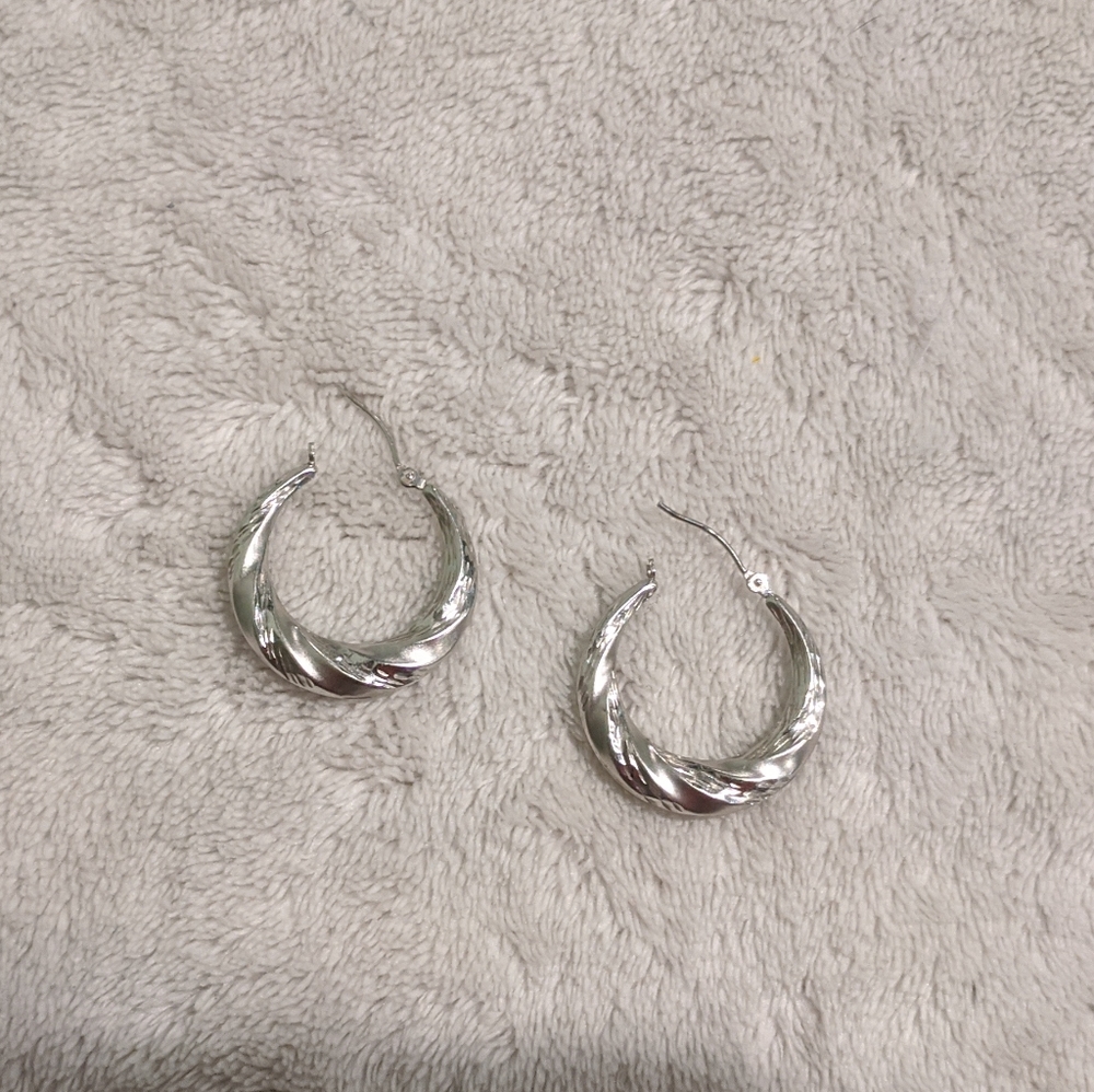 ♦️ B2G1FREE♦️Twisted Silver Hoop earrings